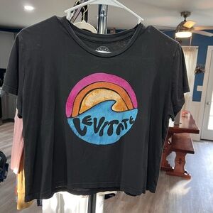 MUST BUNDLE Levitate Cropped T